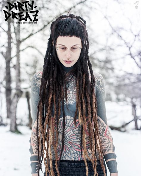 Interesting Braids, Oblong Face Hairstyles, Long Dreads, Dreads Girl, Beautiful Dreadlocks, Body Modification, Dread Hairstyles, Dreadlock Hairstyles, Hair Wraps