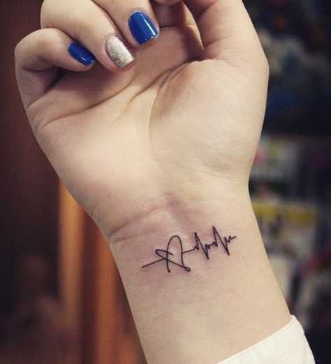 Lifeline Tattoos, Heartbeat Tattoo Design, Heartbeat Tattoo, Nurse Tattoo, Herz Tattoo, Small Meaningful Tattoos, Geniale Tattoos, Small Wrist Tattoos, Wrist Tattoo