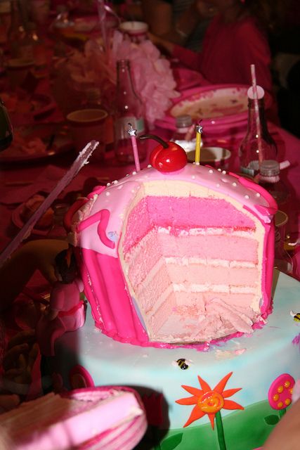 Pinkalicious Party --cupcake/cake pink layers Pinkalicious Birthday Cake, Pinkalicious Cake, Pinkalicious Birthday Party, Pinkalicious Party, Colored Chocolate, Poker Cake, Castle Cakes, Pretty Birthday Cakes, Birthday Planning