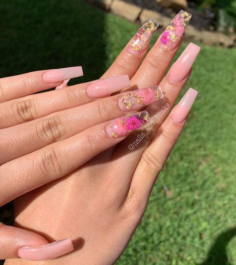 Rose Encapsulated Nails, Dried Flower Nails Acrylics, Encapsulated Nails Flowers, Encapsulated Nails, Clear Acrylic Nails, Ombre Acrylic Nails, Pretty Nail Designs, Nail Swag, Summer Acrylic Nails