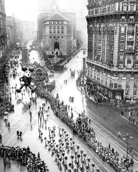 OLD NEW YORK CITY on Instagram: "1934 - Mickey Mouse floating down Broadway at 72nd Street for the Macy’s Thanksgiving Day Parade. The Dorilton Apartments can be seen on the right side. Second photo is Mickey later that day passing through Times Square. Happy Thanksgiving!" Macys Thanksgiving Parade, Macy’s Thanksgiving Day Parade, Thanksgiving History, Thanksgiving Parade, American Holiday, Places In New York, Thanksgiving Day Parade, Giant Balloons, Christmas Parade