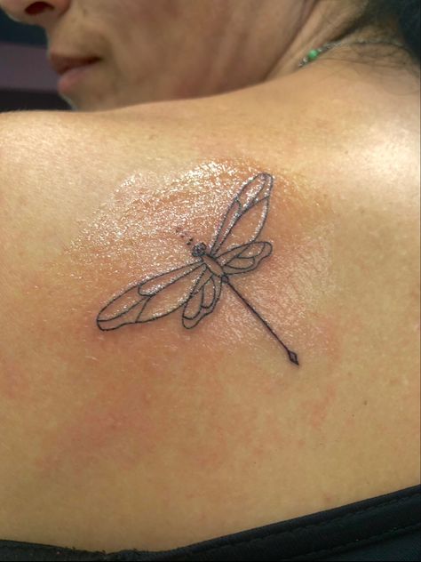 Dragon Fly Tattoo, Dragonfly Tattoos, Pictures Of Tattoos, Fly Tattoo, Small Dragonfly Tattoo, Flying Tattoo, Dragonfly Tattoo Design, Tattoo Henna, Handpoke Tattoo