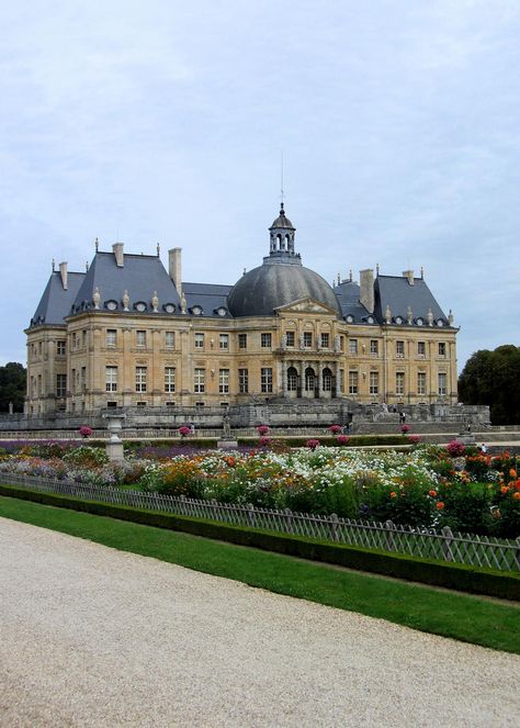 Chateau de Vaux le Vicomte French Palace, Chateau House, Vaux Le Vicomte, Castle Mansion, Boarding House, Chateau France, French Chateau, Maine House, Wizarding World