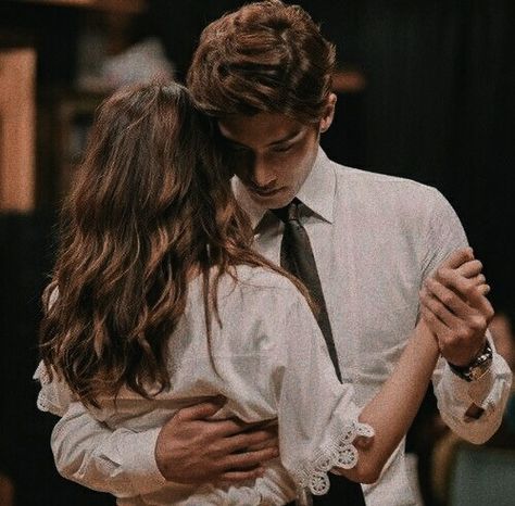 Couple Dancing Aesthetic, Couples Vintage, Shooting Couple, Dance Aesthetic, Vintage Couples, Dancing Aesthetic, Couples Images, Couple Dancing, Photo Couple