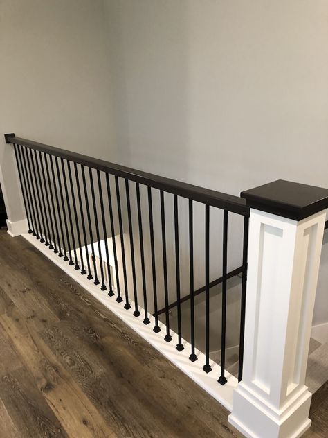 Top Of Stairs Upstairs Landing Railings, Loft Banister, Modern Farmhouse Banister Railings, Living Room Railing Ideas, Indoor Banister Railings, Staircase Banister Ideas Metal, Hallway Railing Ideas, Small Railing Ideas Indoor, Catwalk Banister