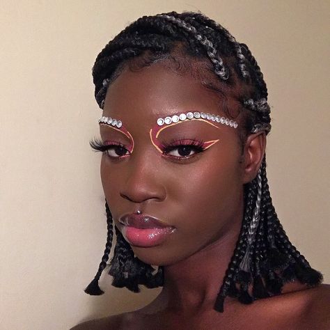 Subliminal Aesthetic, Cosmic Queen, Face Art Makeup, Cool Makeup Looks, Creative Eye Makeup, Dark Skin Women, Favorite Hairstyles, Makeup Designs, Glam Makeup