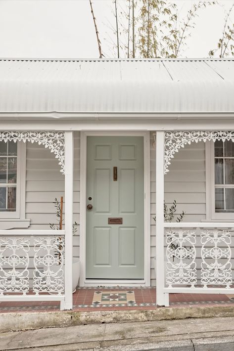 A worker's cottage in Paddington full of natural light Cottage Colours Exterior, Sage Green Front Door Colors, Sage Door, Mint Green House, Queenslander Renovation, Queenslander House, Cottage Front Doors, Door Colour, Weatherboard House