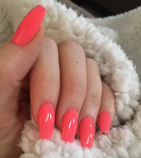 Salmon Pink Nails Acrylic, Coral Nails Almond Shape, Hot Peach Nails, Orangish Pink Nails, Pink Salmon Nails, Coral Colour Nails, Peachy Coral Nails, Peach Coral Nails, Watermelon Color Nails