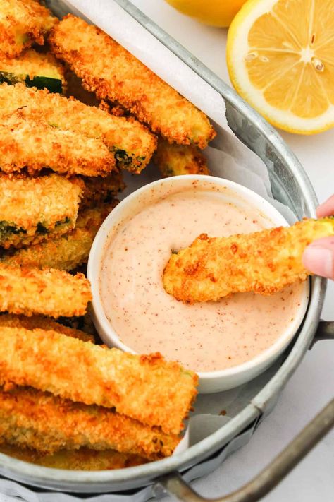 Crispy breaded air fryer zucchini fries are a such a fun way to eat your vegetables, especially with easy-to-make chili ranch dipping sauce. Fried Zucchini Sauce, Broccoli Dipping Sauce, Breaded Fries, Zucchini Fries Sauce, Sauce For Zucchini Fries, Zucchini Dipping Sauce Recipe, Air Fry Zucchini Fries, Zucchini Sticks Dipping Sauce, Battered Fries Recipe