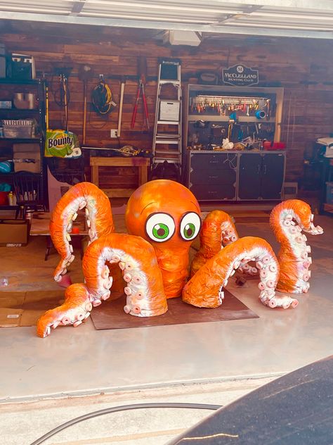 Vbs Ocean Theme, Porta Halloween, Ocean Vbs, Under The Sea Crafts, Theme Carnaval, Under The Sea Decorations, Octopus Squid, Wedding Gift Money, Underwater Theme