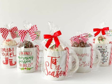 Christmas Mugs Gifts, Mug Christmas Gift Ideas, Diy Hot Chocolate, Hot Chocolate Gifts, Xmas Treats, Easy Diy Christmas Gifts, Christmas Hot Chocolate, Christmas Hamper, Diy Holiday Gifts