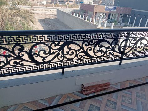 Home Grill Design Balcony, Cnc Railing Design Balcony, Cnc Balcony Railing, Iron Balcony Railing Modern, Balcony Railing Design Modern, Reling Design, درابزين السلم, Balcony Glass Design, Iron Balcony Railing