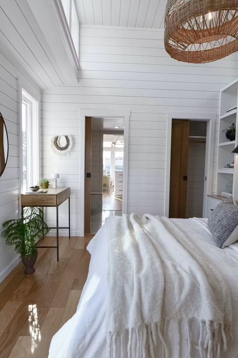 Tiny House Camper, Tiny Home On Wheels, Tiny House Talk, Comfortable Couch, Tiny House Inspiration, Home On Wheels, Bedroom Images, Tiny Cabin, Big House