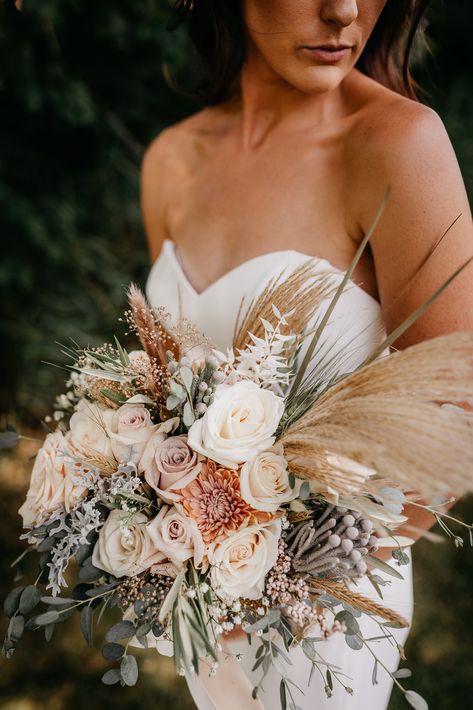 SLEEK + NEUTRAL MODERN-BOHO GOLF COURSE WEDDING AT TRAPPERS TURN | HALEY + LUCAS via WedPlan Madison Boho Golf Course Wedding, Golf Course Wedding, Wisconsin Dells, Wisconsin Wedding, Groomsmen Attire, Groom Attire, Wedding Gallery, Modern Boho, Golf Course