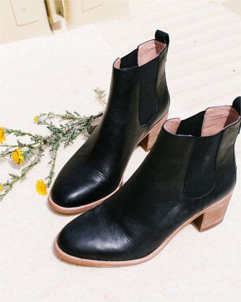 Crazy Shoes, Shoe Obsession, Chelsea Boot, Shoes Booties, Beautiful Shoes, Look Cool, Sock Shoes, Cute Shoes, Look Fashion