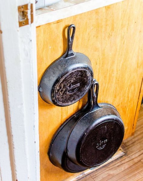 10 Things We Learned from Real People's Kitchens Hanging Cast Iron Pans, Kitchen Pantry Makeover, Backsplash Storage, Ideas For Kitchen Decor, Pot Rack Kitchen, Cupboard Kitchen, Cast Iron Pans, Pot Organization, Pan Storage