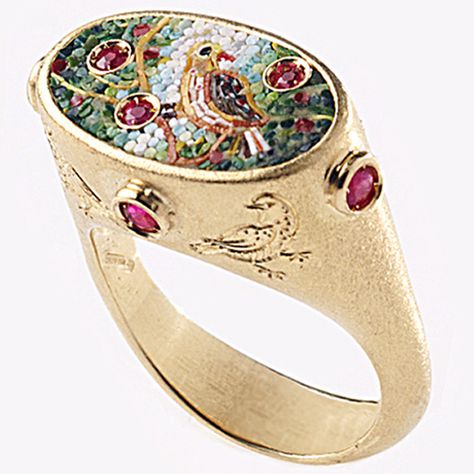 Ring in yellow gold with micromosaic and rubies by Le Sibille Micromosaic Jewellery, Micro Mosaic Jewelry, Mosaic Jewelry, Jewellery Trends, International Jewelry, Jewellery Marketing, Micro Mosaic, Unusual Jewelry, Couture Jewelry