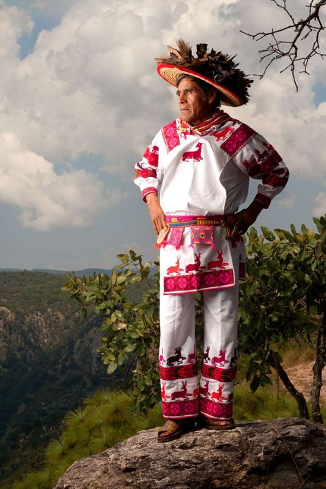 Mexican Folklore, Mexican People, Ballet Folklorico, Hispanic Culture, Mexican Traditions, Mexican Heritage, Mexican Outfit, Folk Clothing, Huichol Art