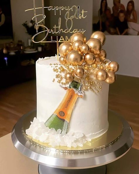 Champagne Bottle Cake Topper, 61 Birthday Cake, Champagne Cake Design, Creative Birthday Cake Ideas, 21 Birthday Cake Ideas For Her, Champagne Bottle Cake, Happy Birthday Mom Cake, 50th Birthday Cake For Women, Alcohol Birthday Cake