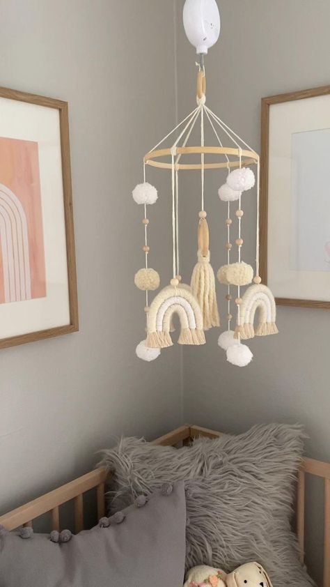 Baby Shower Ideas Neutral, Neutral Rainbow Nursery, Boho Baby Shower Ideas, Boho Baby Room, Macrame Baby, Neutral Rainbow, Girl Nursery Room, Baby Room Inspiration, Diy Bebe