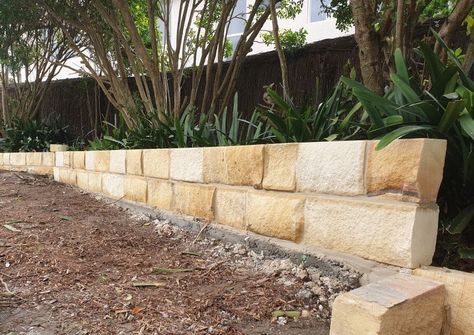 Sandstone Garden Bed, Sandstone Wall Garden, Sandstone Garden Edging, Sandstone Landscaping, Coastal Courtyard, Stone Garden Edging, Garden Edging Stones, Sandstone Garden, Landscaping Stones