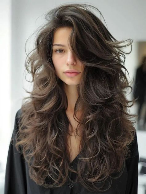 Long Layered Curly Haircuts, Layer Panjang, Long Wavy Haircuts, Long Layered Curly Hair, Layered Curly Hair, Kadeřnické Trendy, Vlasové Trendy, Wavy Haircuts, Haircuts For Wavy Hair