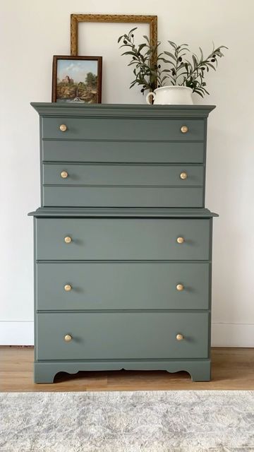 Chest Of Drawers Makeover Diy Paint, Fusion Everett, Drawers Makeover Diy, Chest Of Drawers Makeover Diy, Drawers Makeover, Chester Drawers, Chest Of Drawers Makeover, Green Dresser, Diy Makeover