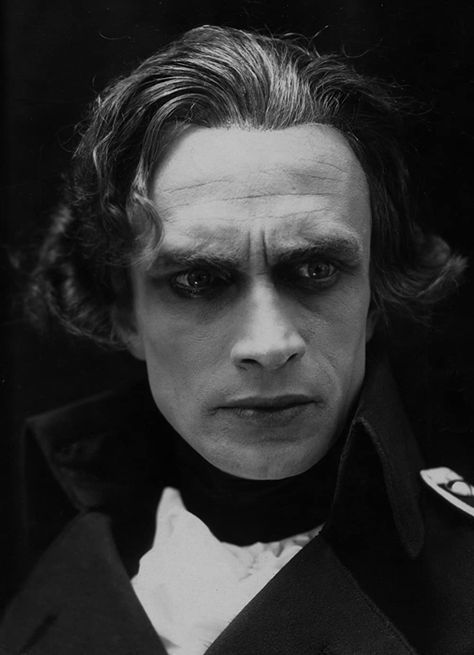 Conrad Veidt, The Man Who Laughs, Lady Hamilton, German Expressionism, A Clown, Human Poses Reference, Silent Movie, Film Art, Vintage Portraits