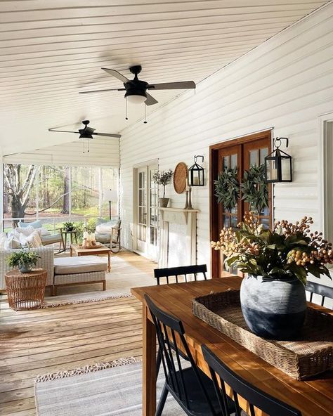 Nicole Gates Southern Front Porch Ideas, Curb Appeal Porch, Farmhouse Sunroom, Country Cottage Farmhouse, Prairie House, Country Rose, Building A Cabin, Sunroom Designs, Side Porch