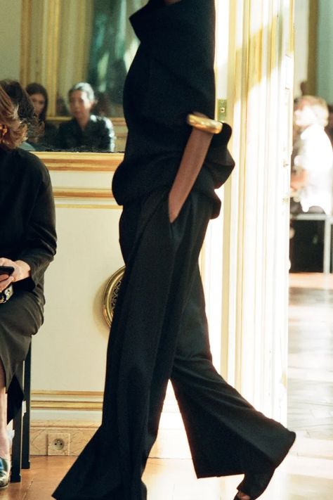 The Row Runway, 90s Office Fashion, The Row Aesthetic, Chique Outfit, Paris Mode, Effortless Fashion, Mode Inspo, Winter Mode, Fashion Black