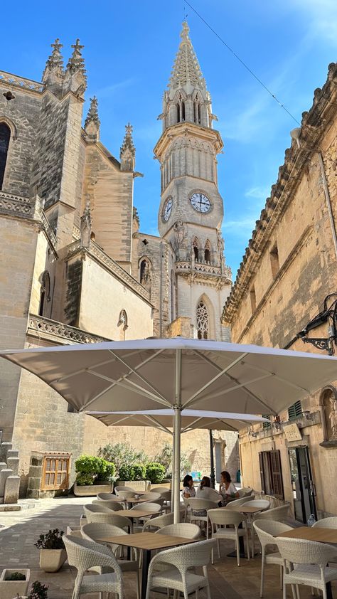 #spain #mallorca #aesthetic #summer #photography Spain Cafe, Mallorca Aesthetic, Spain Aesthetics, Cafe Lunch, Spain Mallorca, Aesthetic Europe, Spain Aesthetic, Europe Photos, Mallorca Spain