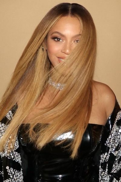 Rihanna Blonde Hair, Beyonce Blonde Hair, Beyonce Hair Color, Beyonce Real Hair, Rihanna Blonde, Flo Milli, Beyonce Blonde, Beyonce Hair, Honey Blonde Hair Color