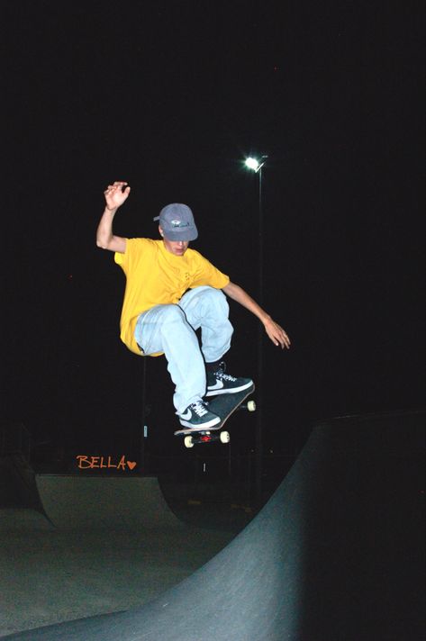 Skateboard Film Photography, Skate Film Photography, Skateboard Photography Aesthetic, Skate Park Photography, Skateboarding Reference, Skate At Night, Flash Photography Fashion, Skateboard Photoshoot, Skater Photography