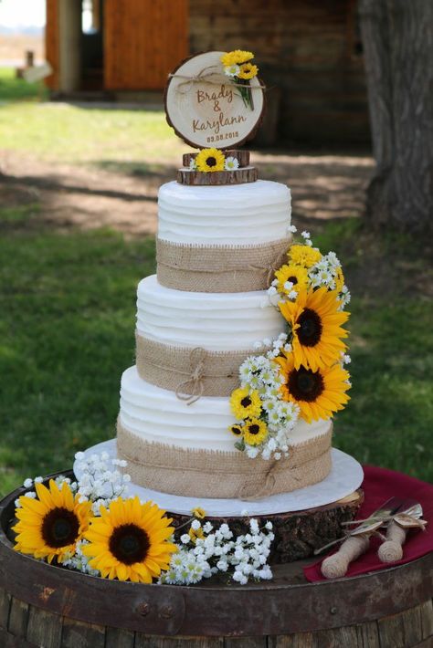 Wedding Cakes 3 Tier, Sunflower Wedding Cakes, Xv Cakes, Cakes 3 Tier, Buttercream Rosette Cake, Hunters Wedding, Mexican Dessert Table, Burlap Wedding Cake, Buttercream Rose Cake