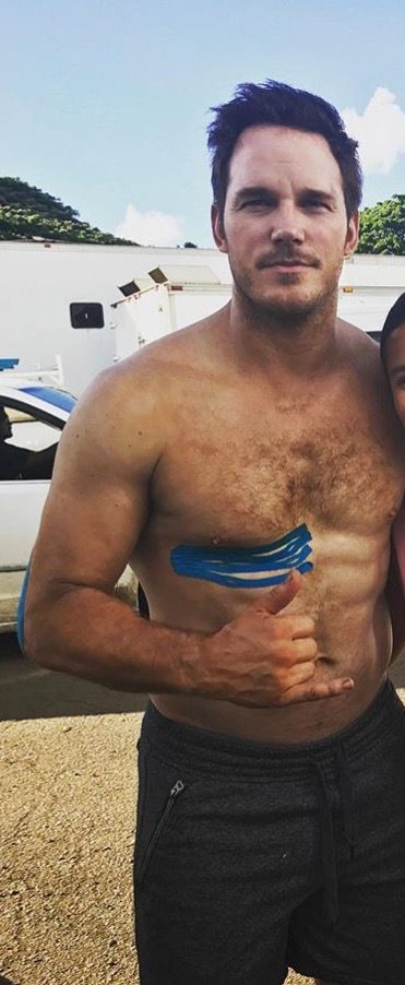 CHRIS PRATT LOOKS DELICIOUS Chris Pratt Body, Chris Prat, Chris Pratt Shirtless, Christopher Pratt, Actor Chris Pratt, Chris Evans Captain America, Chris Pratt, Hot Actors, Handsome Actors