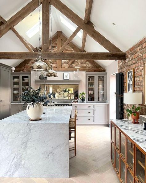 Modern Farmhouse Bungalow, Barn Conversion Interiors, Cottage House Interior, Conservatory Interior, Homemade Pizzas, Farmhouse Kitchen Tables, Modern Rustic Decor, House Extension Design, Good Weekend