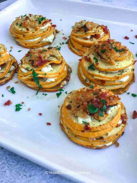 Roasted Zucchini with Goat Cheese and Bacon Zucchini With Goat Cheese, Mushroom Polenta, Baked Polenta, Vegetable Side Dishes Healthy, Roasted Zucchini, Roast Zucchini, Vegetable Side Dishes Recipes, Meatless Main Dishes, Caprese Chicken