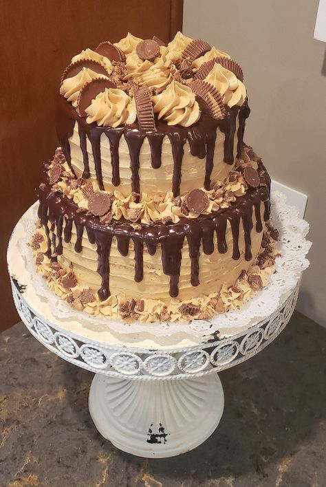 Birthday Cake Reeses, Peanut Butter Wedding Cake, Reeses Birthday Cake, Reeces Cake, Peanut Butter Birthday Cake, Pb Recipes, Wrestling Birthday, Reeses Cake, Candy Bar Cake