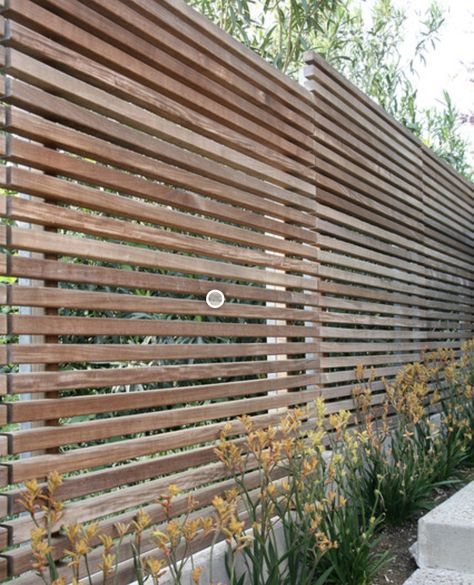 Garden Slatted Fence, Modern Wood Fence, Pool Fences, Wood Lattice, Wood Fence Design, Wood Privacy Fence, Small Fence, House Exterior Paint, Front Garden Design