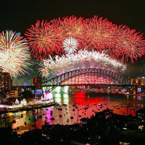 💥New Year fireworks around the globe. One of the early arrivals, Sydney AUS 💥  ... 📷 Getty Images/City of Sydney New Year Fireworks, Happy New Year 2019, Sydney Harbour, New Year Celebration, Sydney Harbour Bridge, Nouvel An, Countries Of The World, Travel Insurance, Sydney Australia