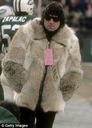 Pimp chic! Joe also rocked an almost identical fur coat in the Seventies and showed on Sun... Coin Toss, Joe Namath, Ron Burgundy, Manchester United Legends, George Best, Ny Jets, Fashion Moments, Famous Movies, Tough Guy