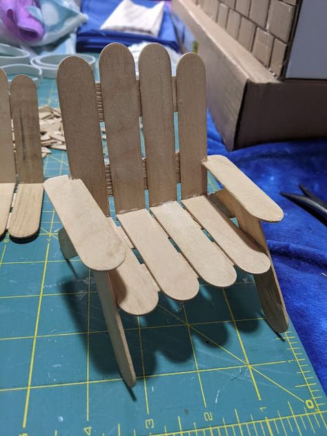 Popsicle Lawn Chairs Stick Chair, Popsicle Stick Art, Ice Cream Stick Craft, Popsicle Stick Houses, Sticks Furniture, Fairy Garden Furniture, Diy Popsicle, Popsicle Crafts, Stick Crafts