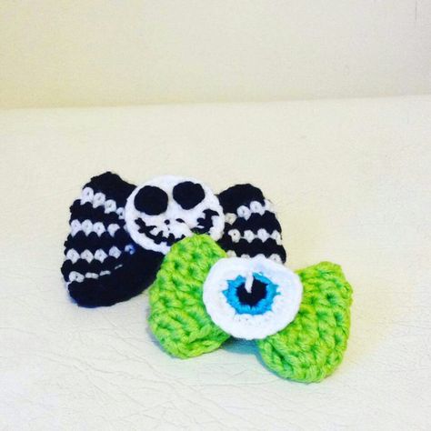 Crochet monsters inc bow Vendor Tips, Crochet Puppets, Creepy Crochet, Disney Crochet, Crochet Hair Clips, Crochet Monsters, Crochet Disney, Crocheted Items, Crochet Bows