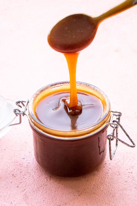 Easy Caramel Sauce With Milk, Caramel Sauce With Milk, Toffee Sauce Recipe, Make Caramel Sauce, Homemade Caramel Recipes, Desserts Ice Cream, Pecan Sauce, Salted Toffee, Salted Caramel Popcorn