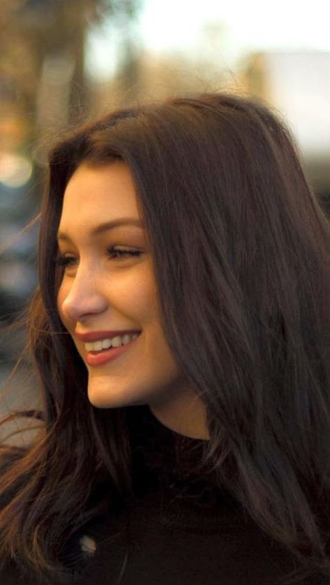 Bella Hadid Tumblr, Bella Hadid Hair, Bella Hadid Makeup, Bella Hadid News, Bella Hadid Aesthetic, Sherilyn Fenn, Isabella Hadid, Bella Hadid Outfits, Lob Hairstyle