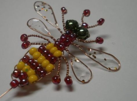 20 Bead Bugs You Can Make | Beaded Insects | Seed Beads | wire | how to make | Easy DIY Craft Tutorial Ideas Beaded Bugs How To Make, Bead Bee, Bead Bugs, Beaded Bugs, Beaded Dragonfly, Seed Bead Crafts, Beaded Spiders, Diy Craft Tutorials, Seed Bead Tutorial