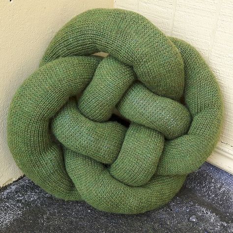 Knot Pillow Pattern, Knot Pillow, Crochet Motif Patterns, Knitting Machine Projects, Weekend Projects, Knit Picks, Crochet Motif, Machine Knitting, Pillow Pattern