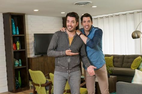 Drew and Jonathan Scott have helped hundreds of people transform dated properties into dream homes on Property Brothers and Property Brothers: Buying +Selling. Along the way, they've picked up endless helpful hints and ideas to make it easier and more cost-effective. Here are 32 brother-inspired tips to make your transformation a success. Brother Vs Brother, Drew And Jonathan Scott, Short Curly Hairstyles For Women, Property Brother, Home Improvement Tv Show, Hgtv Shows, Scott Brothers, Hardscape Design, Beach House Kitchens