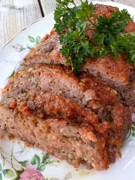 Amish Ham Loaf Recipe, Pumpkin Custard Pie Recipe, Traditional Meatloaf Recipes, Pennsylvania Dutch Recipes, Traditional Meatloaf, Barbecue Chicken Recipe, Scalloped Potatoes And Ham, Homemade Comfort Food, Stuffing Casserole