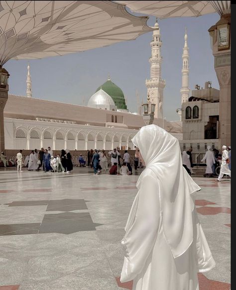 Beautiful MashaAllah 🤍❤️😍 Girls Dpz Stylish, Khwaja Ji, White Abaya, Mecca Images, Khwaja Ji Pic, Stylish Black Dress, Hijab Dp, Sana Khan, Islamic Posts